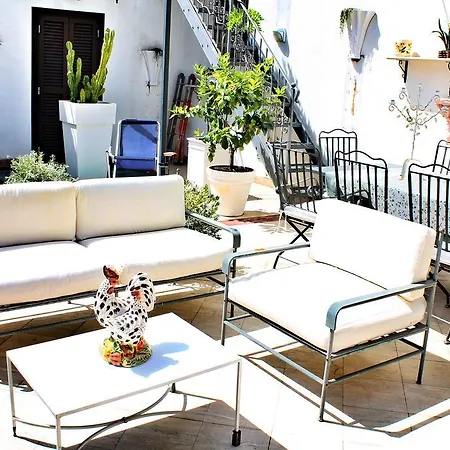 ゲストハウス ディ リエンツォ パンテオン パレス 4*