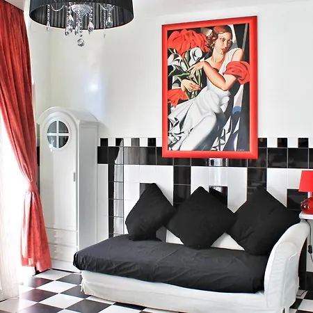 ゲストハウス ディ リエンツォ パンテオン パレス 4*